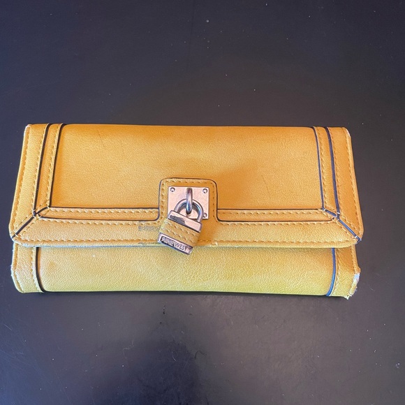 Wallet - Yellow - Picture 1 of 9